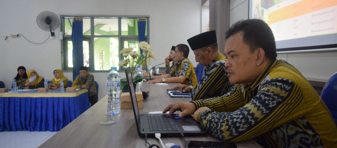 Rapat pleno komite